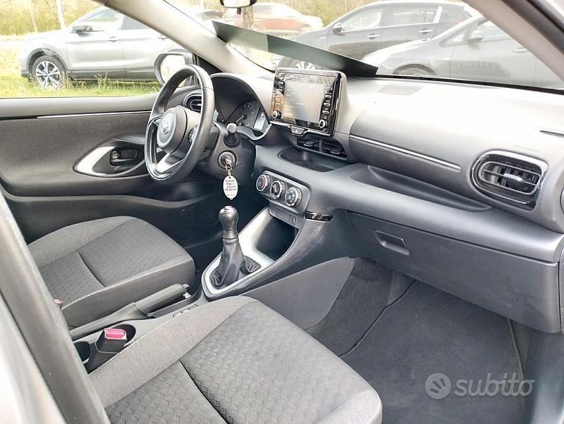 Usata Toyota Yaris Business Edition 72 CV (52 kW) 2023 Argento Utilitaria