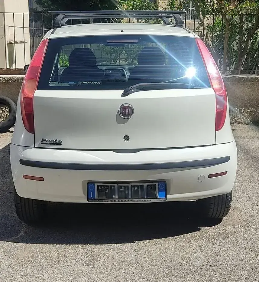 Usata Fiat Punto Classica 69 CV (50 kW) 2010 Bianco Utilitaria
