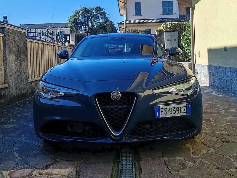 Usata Alfa Romeo Giulia Executive 160 CV (117 kW) 2018 Blu/azzurro Berlina
