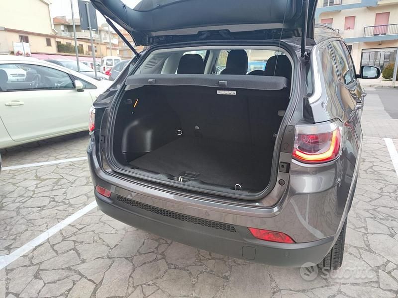 Usata Jeep Compass 120 CV (88 kW) 2019 Grigio SUV