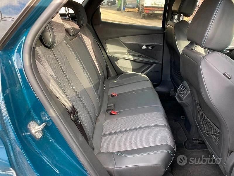 Usata Peugeot 3008 Allure 130 CV (95 kW) 2022 Blu SUV