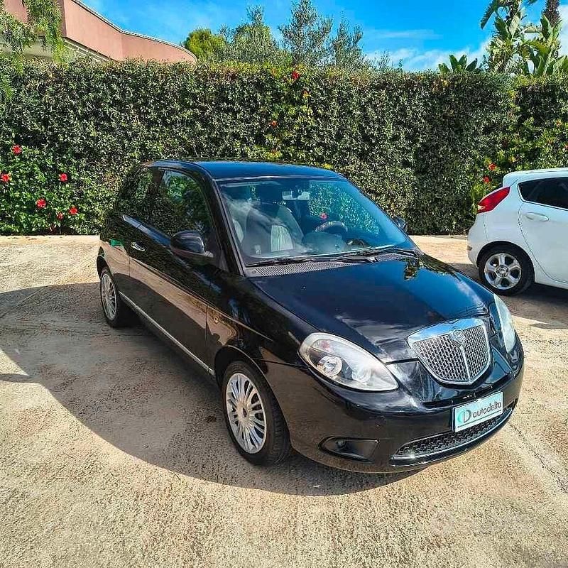 Usata Lancia Ypsilon 69 CV (50 kW) 2011 Nero Utilitaria