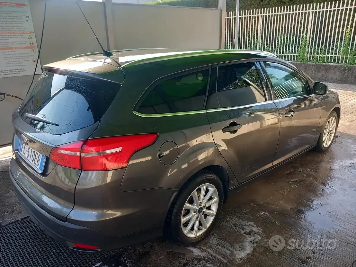 Usata Ford Focus Titanium 120 CV (88 kW) 2015 Grigio Station wagon