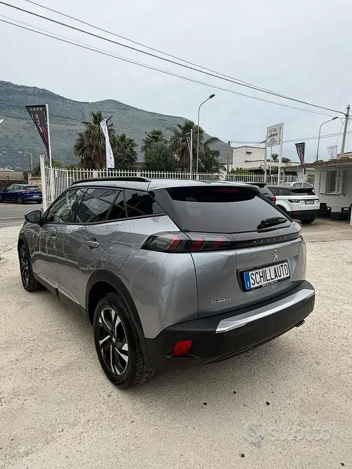 Usata Peugeot 2008 Allure 110 CV (80 kW) 2022 Grigio SUV