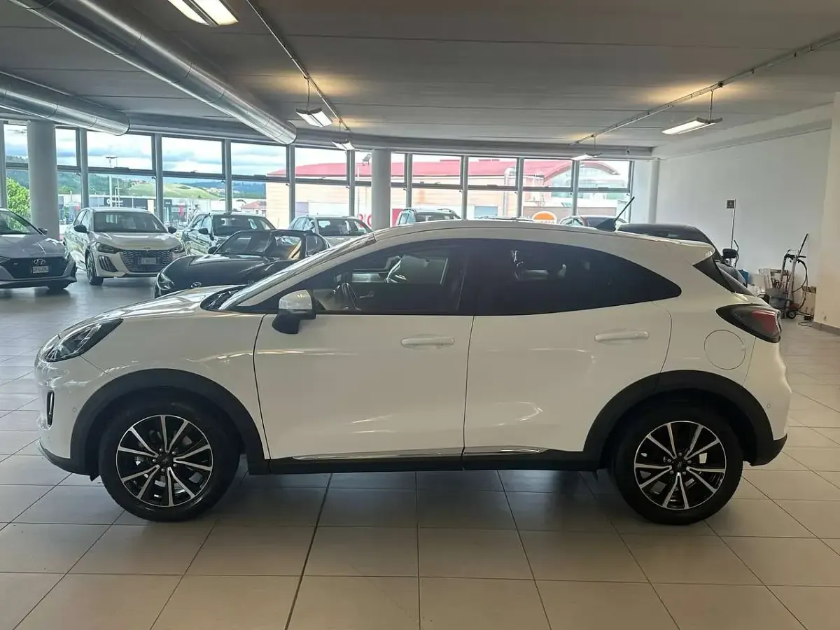 Usata Ford Puma Titanium 125 CV (91 kW) 2022 Frozen white SUV