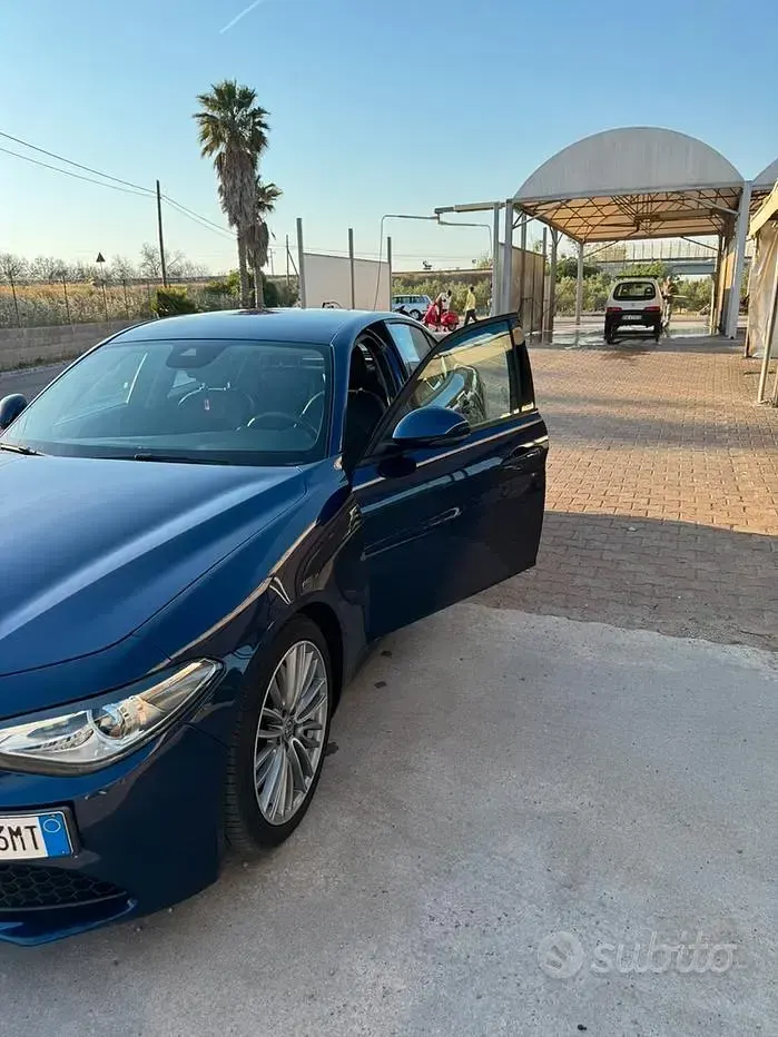 Usata Alfa Romeo Giulia 150 CV (110 kW) 2017 Blu Berlina