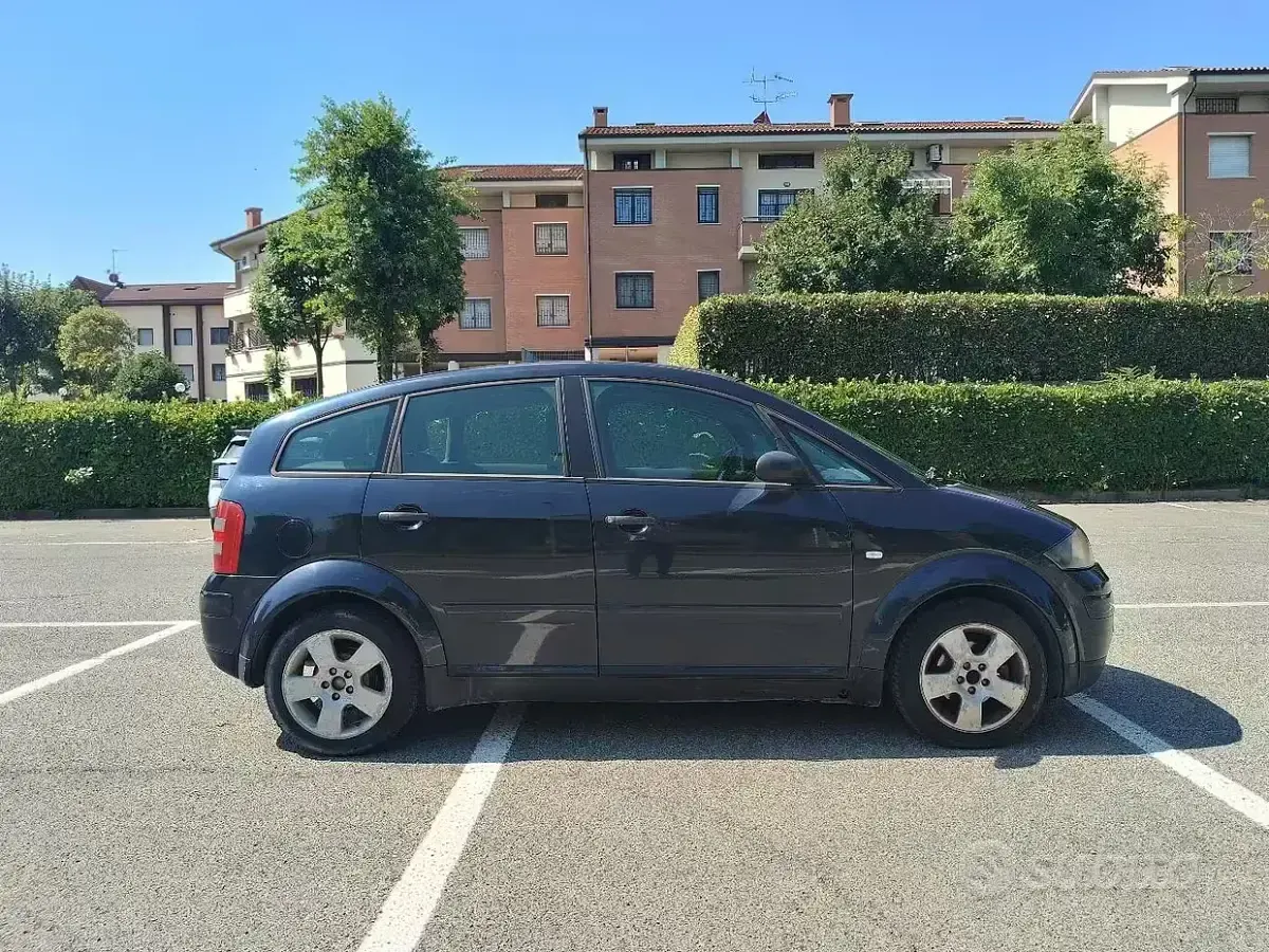 Usata Audi A2 75 CV (55 kW) 2003 Bluazzurro Utilitaria