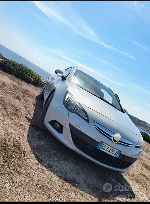 Usata Opel Astra GTC Cosmo 165 CV (121 kW) 2011 Blu Berlina