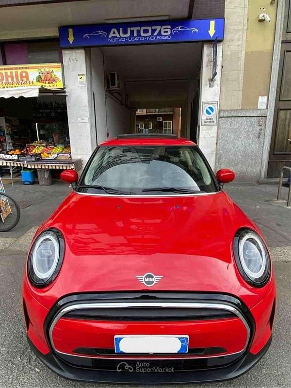 Begagnad Mini ONE 75 HK (55 kW) 2021 Röd Halvkombi