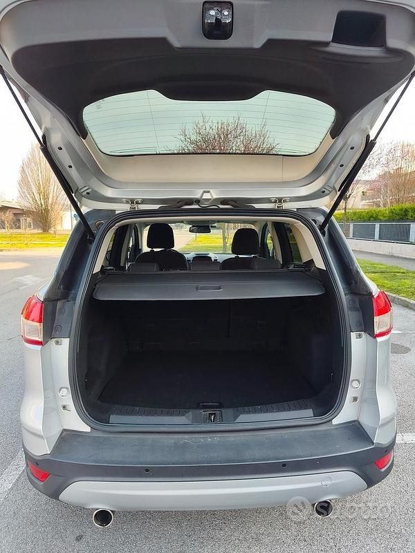 Usata Ford Kuga 115 CV (84 kW) 2017 Grigio SUV