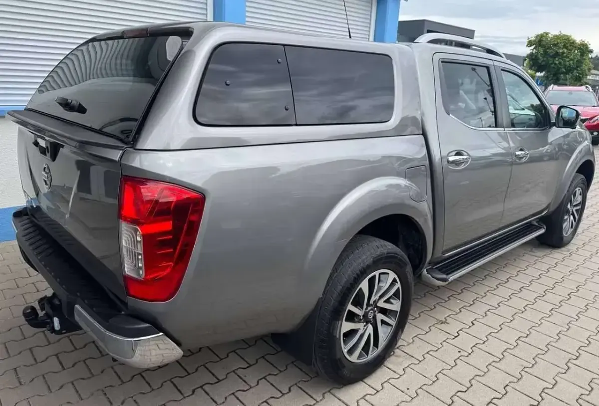 Usata Nissan Navara Tekna 190 CV (139 kW) 2018 Grigio Pick-up