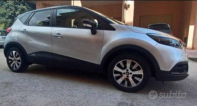 Usata Renault Captur 90 CV (66 kW) 2015 Grigio SUV