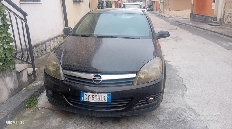 Usata Opel Astra 101 CV (74 kW) 2005 Nero Coupé