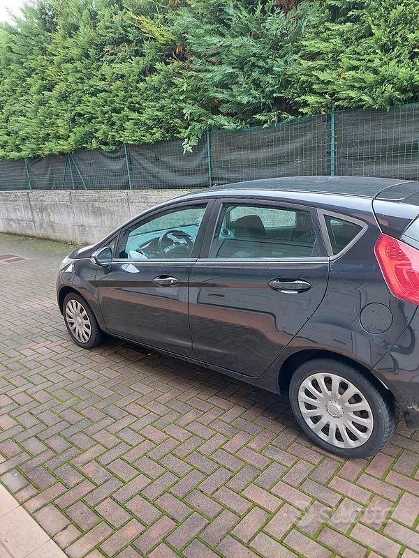 Usata Ford Fiesta 96 CV (70 kW) 2009 Nero Utilitaria