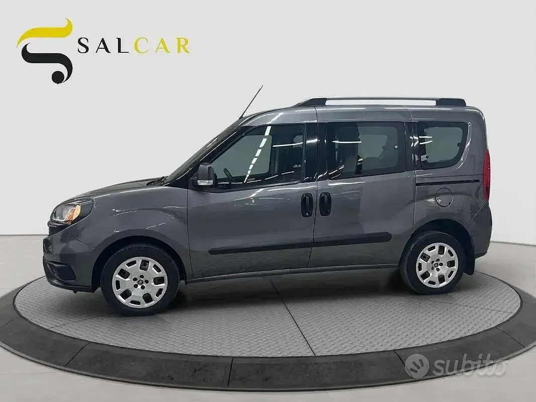 Usata Fiat Doblò Lounge 120 CV (88 kW) 2019 Grigio Monovolume