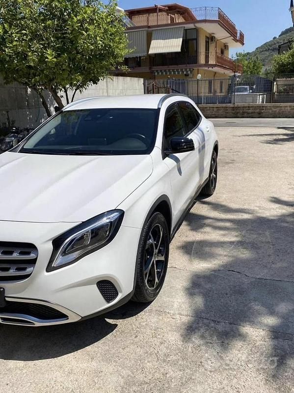 Usata Mercedes GLA200 136 CV (100 kW) 2018 Bianco SUV