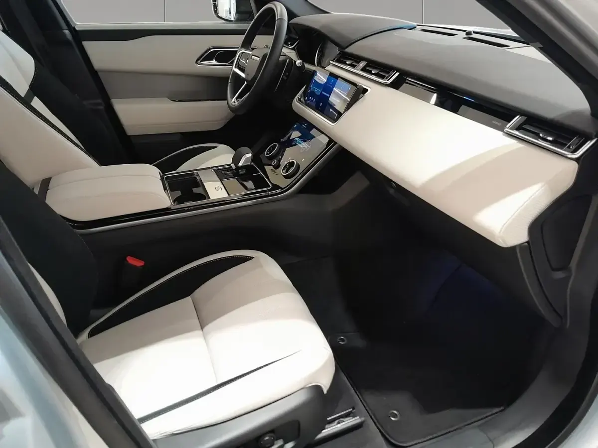 Usata Land Rover Range Rover Velar R-Dynamic 204 CV (150 kW) 2023 Hakuba silver SUV