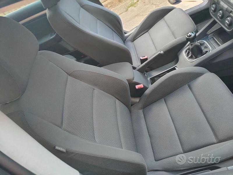 Nero Usata 2006 VW Golf V Sportline Tre volumi | 4500 € (Buon prezzo) - Immagine 1/4