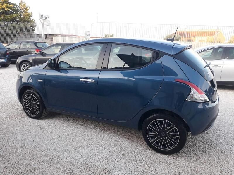 Usata Lancia Ypsilon 69 CV (50 kW) 2023 Blu Utilitaria