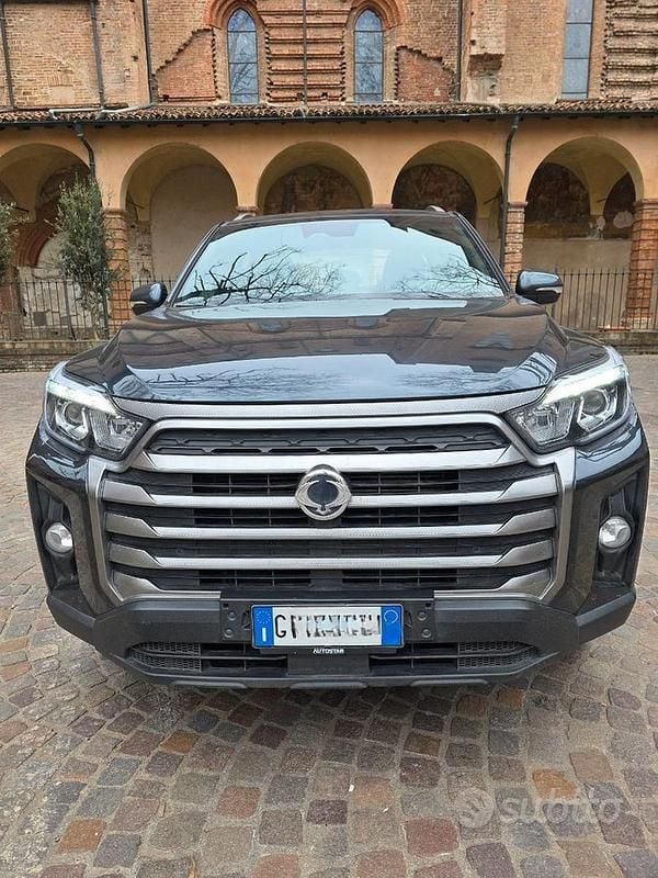Usata Ssangyong (KGM) Rexton 202 CV (148 kW) 2024 Nero SUV