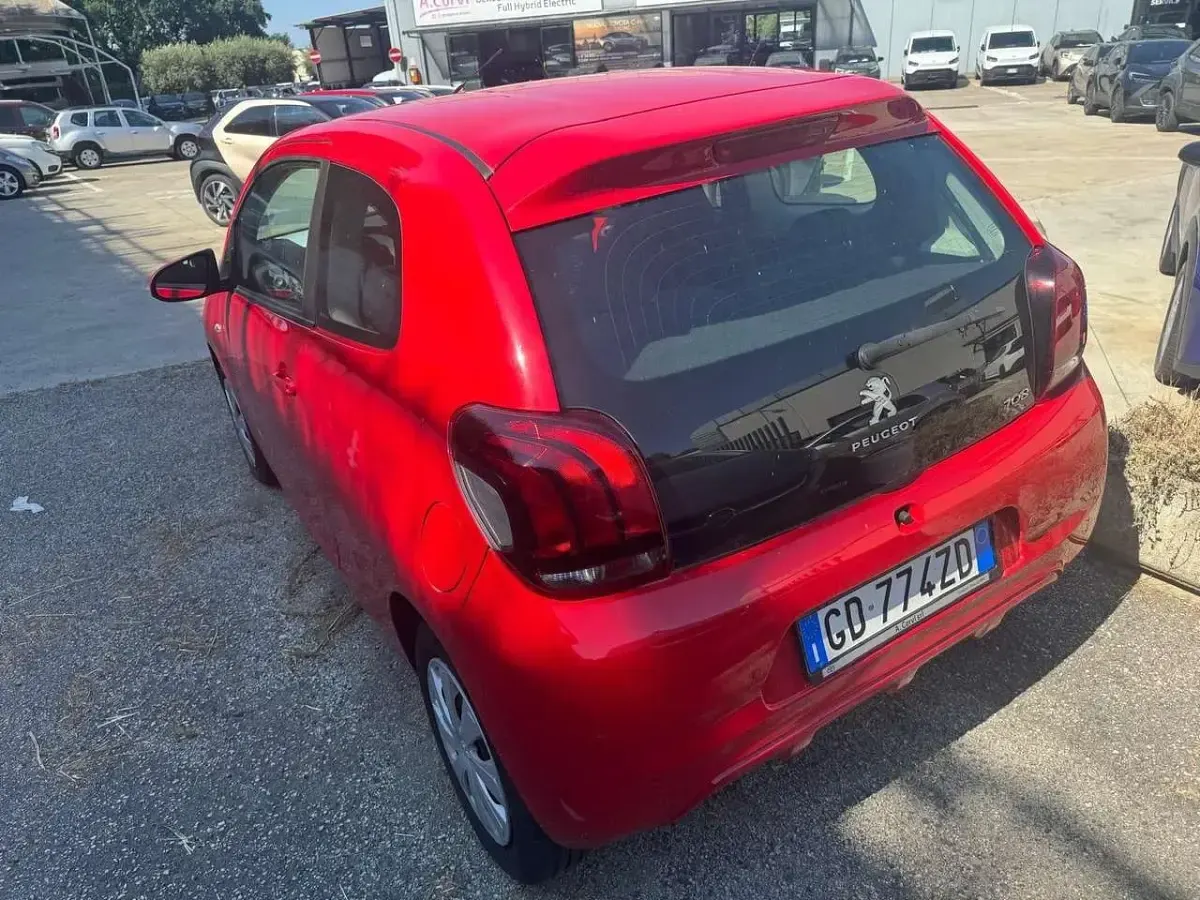 Usata Peugeot 108 Active 72 CV (52 kW) 2021 Rosso Utilitaria