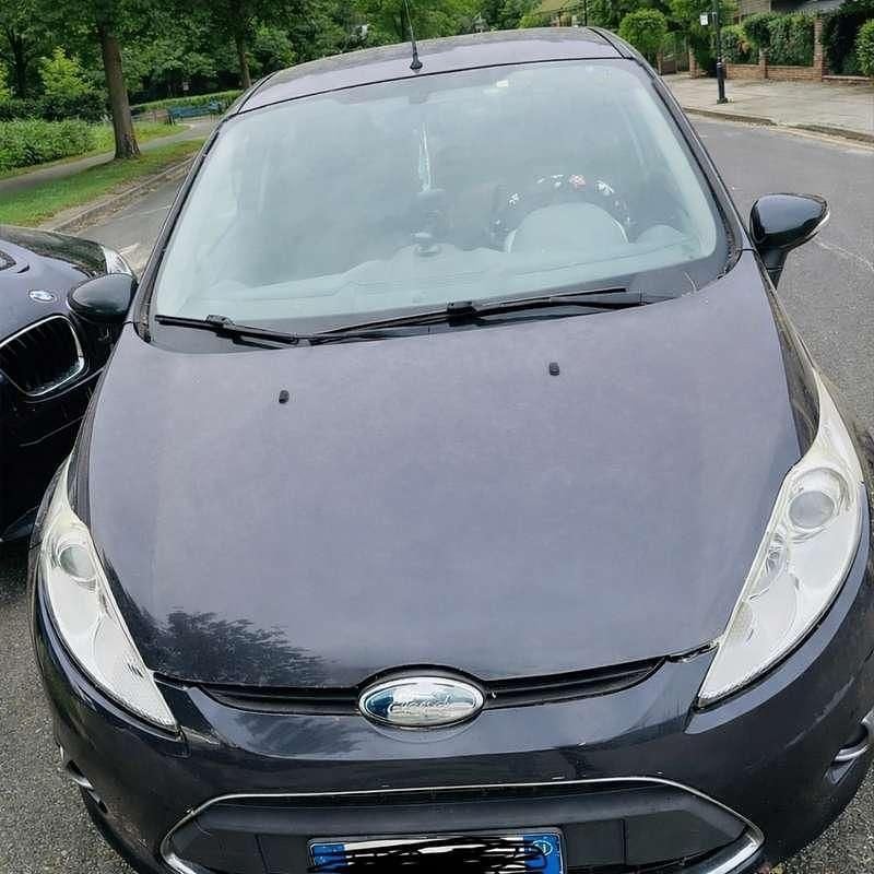Usata Ford Fiesta Titanium 82 CV (60 kW) 2011 Grigio Utilitaria
