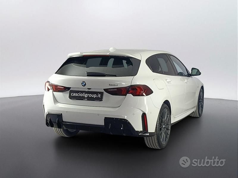 Usata BMW 120 M Sport 170 CV (125 kW) 2025 Alpinweiss iii pastello Utilitaria