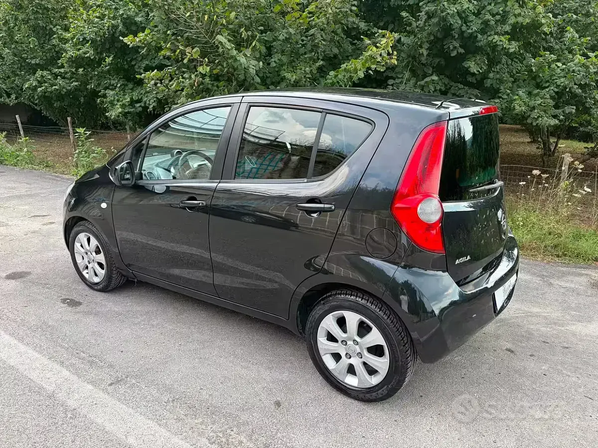 Usata Opel Agila Enjoy 65 CV (47 kW) 2010 Nero Utilitaria