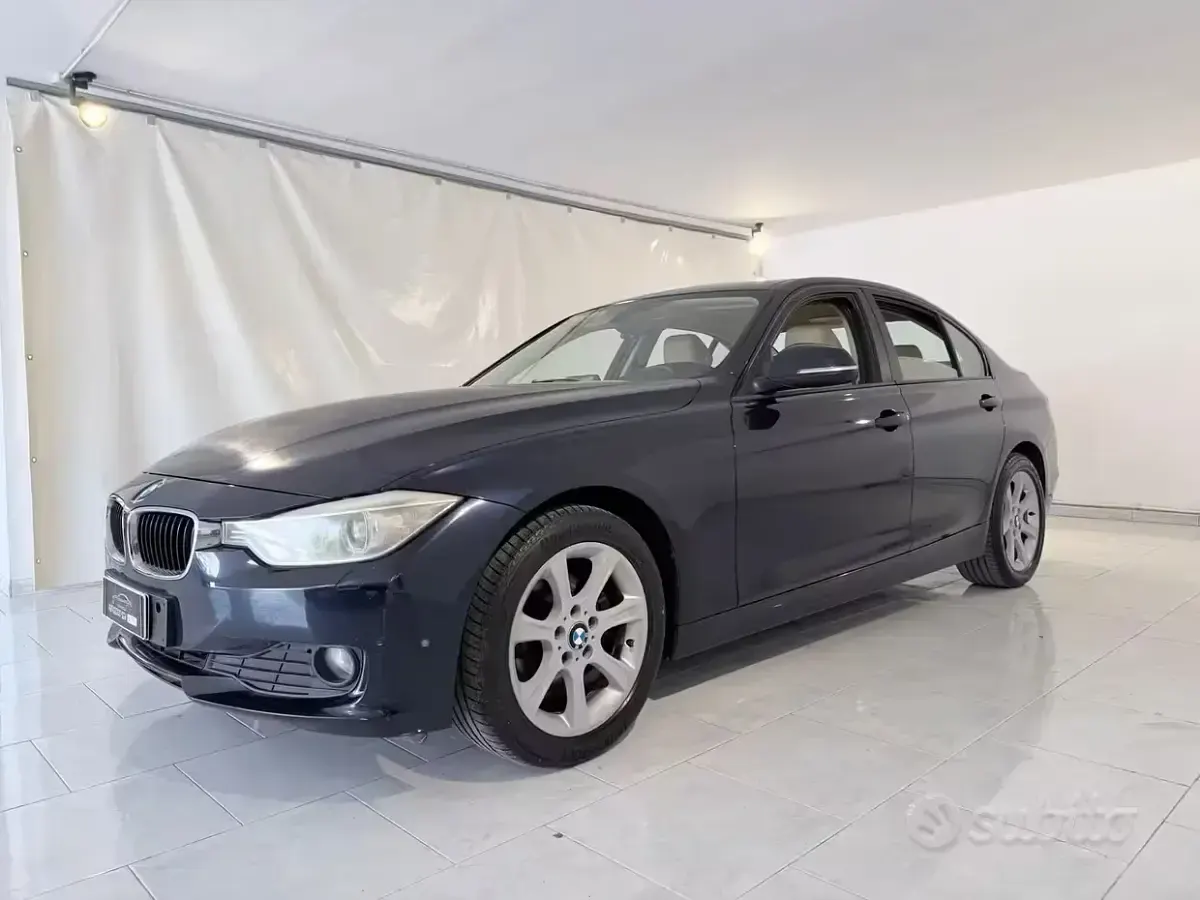Usata BMW 320 Luxury Line 184 CV (135 kW) 2012 Bluazzurro Berlina