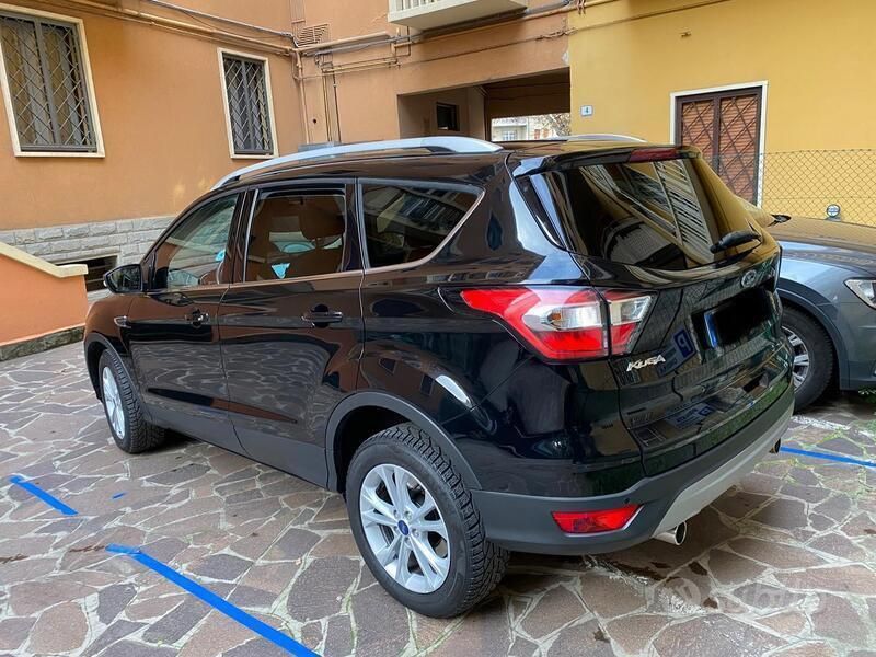 Usata Ford Kuga 120 CV (88 kW) 2018 Nero SUV