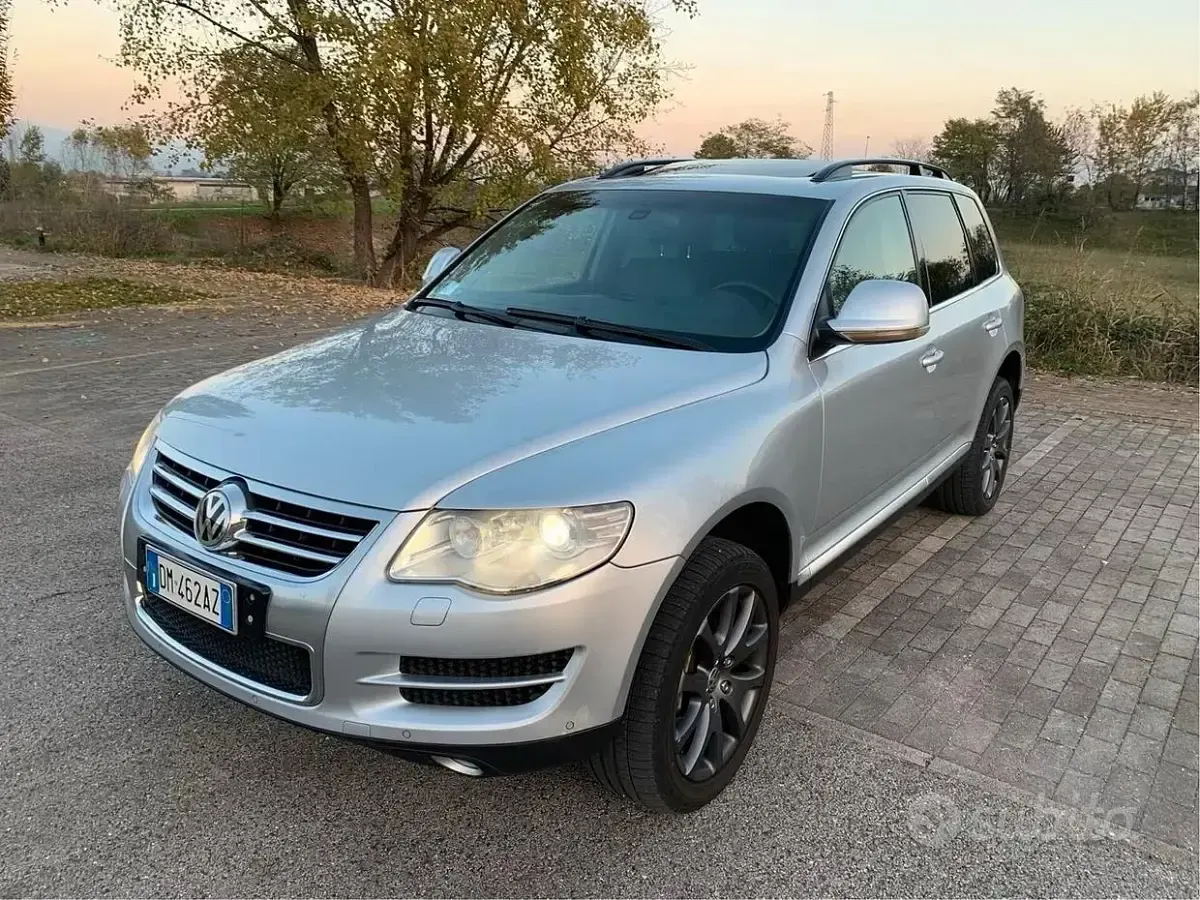 Usata VW Touareg 240 CV (176 kW) 2008 Grigio SUV