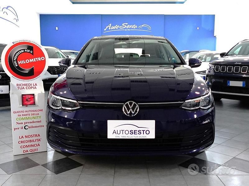 Usata VW Golf VIII Life 115 CV (84 kW) 2022 Blu Berlina