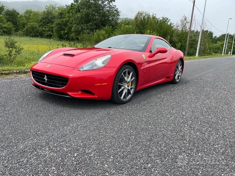 Usata Ferrari California 460 CV (338 kW) 2011 Rosso Cabrio