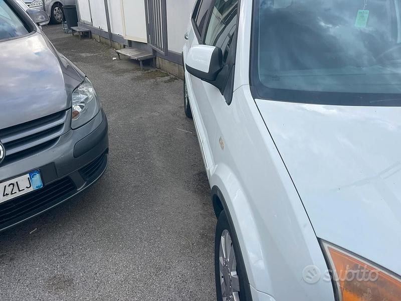 Usata Ford Fusion 68 CV (50 kW) 2007 Bianco Utilitaria