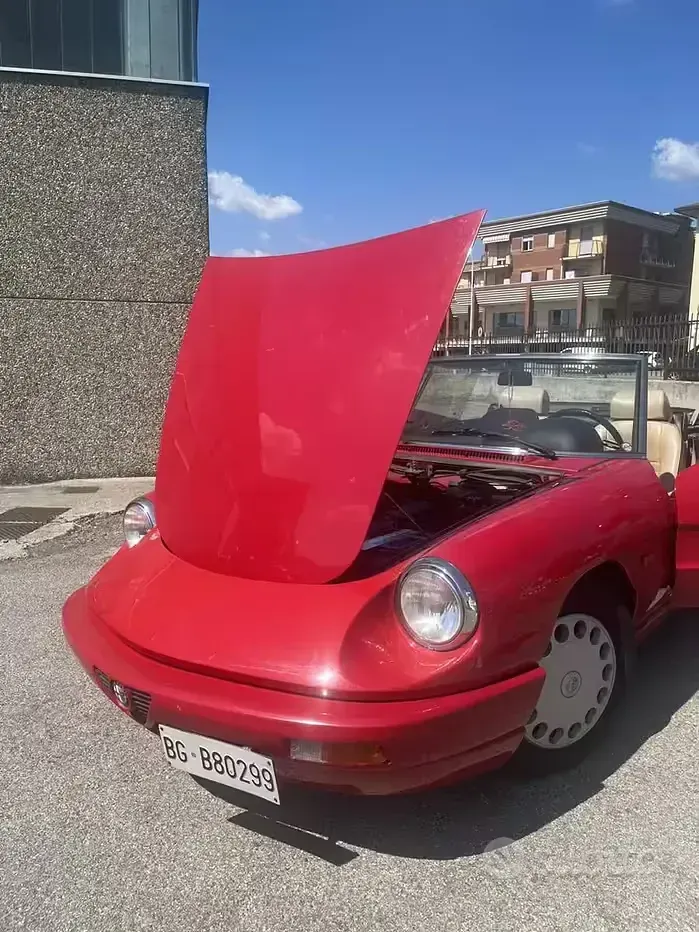 Usata Alfa Romeo Spider 106 CV (77 kW) 1993 Rosso Cabrio
