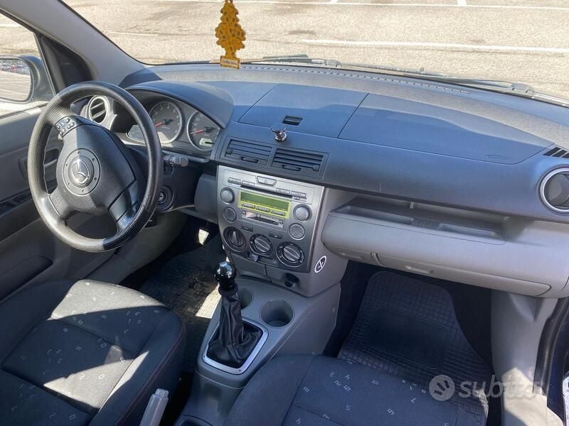 Usata Mazda 2 75 CV (55 kW) 2003 Blu/azzurro Utilitaria