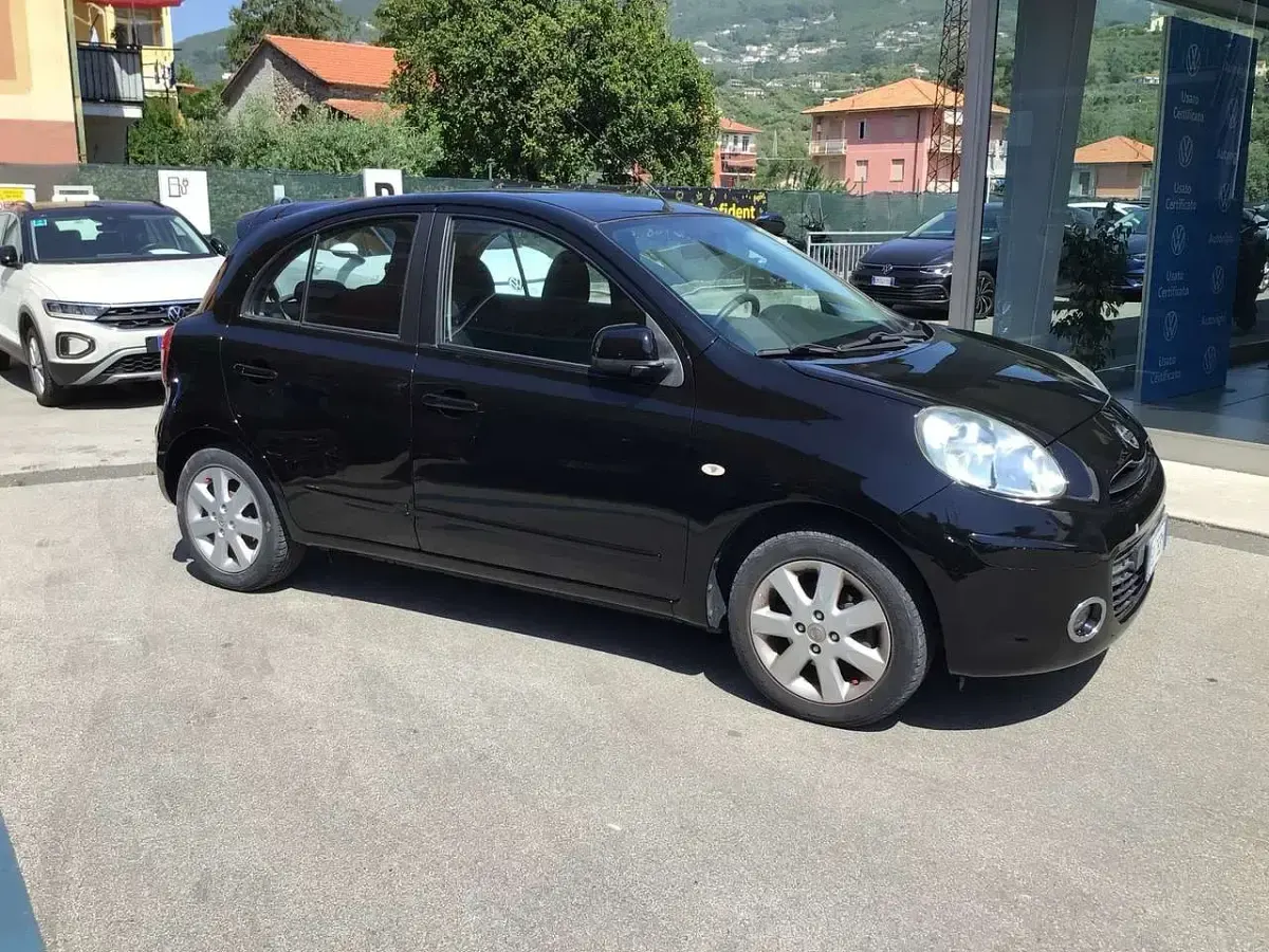 Usata Nissan Micra Acenta 98 CV (72 kW) 2012 Nero Utilitaria