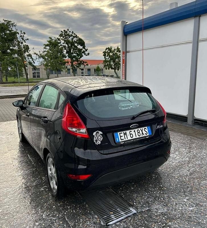 Usata Ford Fiesta Titanium 71 CV (52 kW) 2012 Nero Utilitaria
