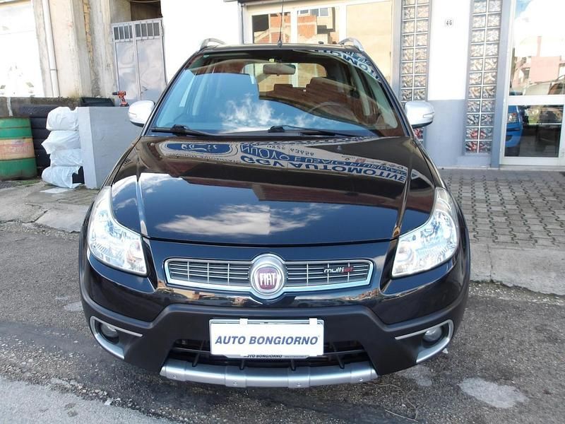 Usata Fiat Sedici Emotion 135 CV (99 kW) 2014 Viola SUV