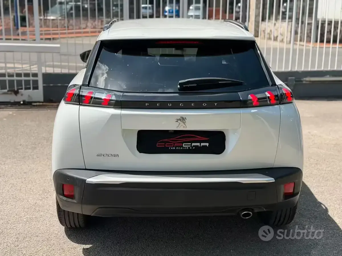 Usata Peugeot 2008 Allure 131 CV (96 kW) 2023 Bianco SUV