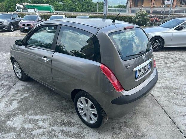 Usata Lancia Ypsilon 75 CV (55 kW) 2004 Antracite Utilitaria