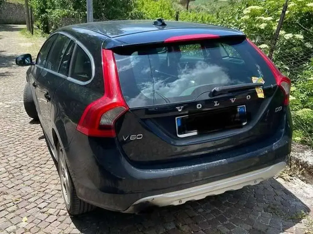 Usata Volvo V60 Momentum 163 CV (119 kW) 2011 Nero Station wagon