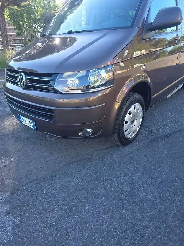 Usata VW Caravelle 140 CV (102 kW) 2011 Furgone