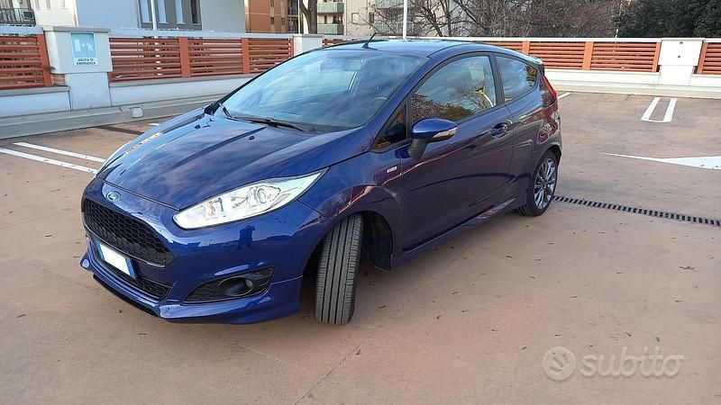 Usata Ford Fiesta ST-Line 75 CV (55 kW) 2017 Blu Berlina