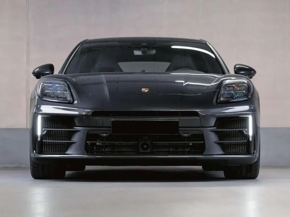 Usata Porsche Panamera 354 CV (260 kW) 2025 Grigio metallizzato Utilitaria