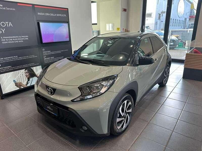 Verde Nuova 2025 Toyota Aygo X Trend SUV | 17.690 € (Buon prezzo) - Immagine 1/4