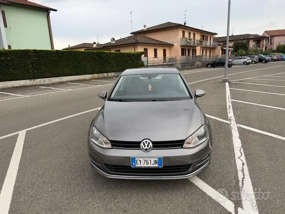 Occasion VW Golf VII Highline 110 PK (80 kW) 2015 Grijs Sedan