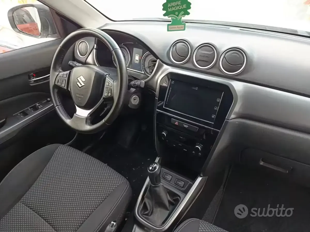 Second-hand Suzuki Vitara Cool 111 CP (81 kW) 2019 Alb SUV