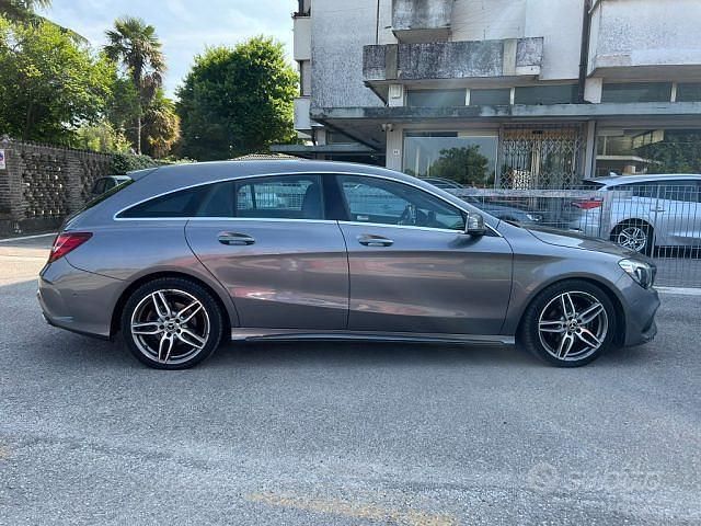 Usata Mercedes CLA180 Shooting Brake Premium 122 CV (89 kW) 2018 Grigio scuro Station wagon