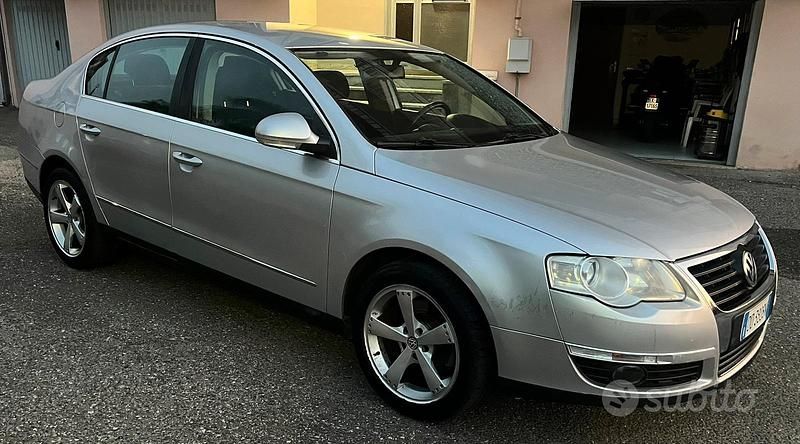 Grigio Usata 2006 VW Passat Highline Tre volumi | 3350 € (Buon prezzo) - Immagine 1/4